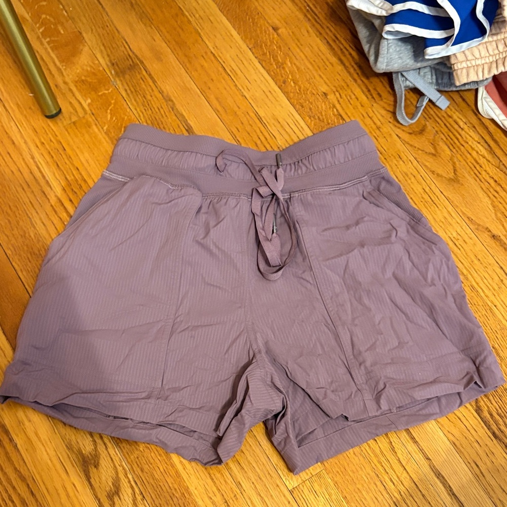 Lululemon Women's Mauve Shorts